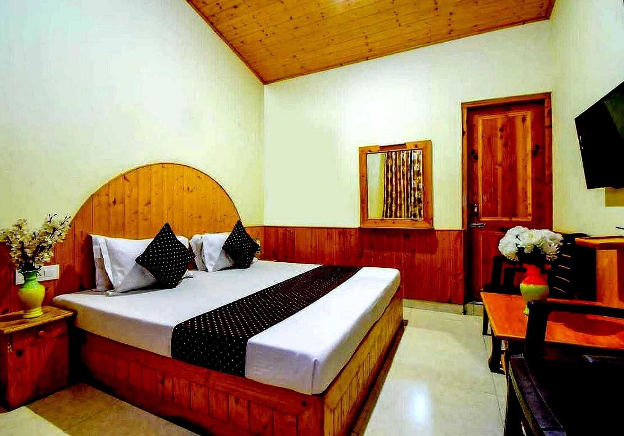 Oyo Flagship 82405 Cochin Villa Manāli Buitenkant foto